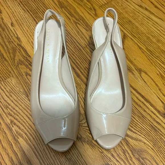 Tan heels - Picture 2 of 5